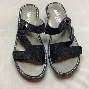 ALEGRIA Loti Slip On Wedge Sandal Glitteroti Black